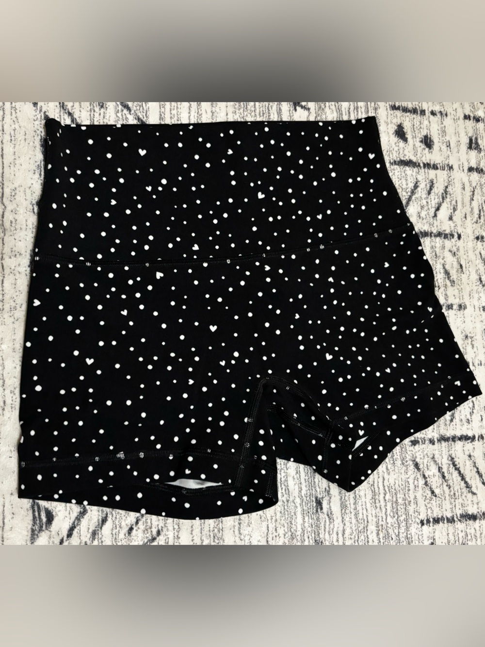 Lululemon Align No Line High-Rise Shorts 4” – Black Heart Scatter Dot